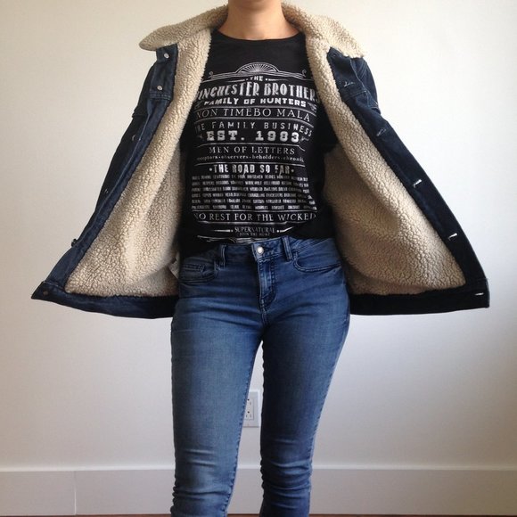 Levi's - Sherpa Trucker Denim Jean Jacket - Picture 4 of 16